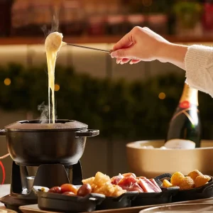 Juin<br>D&icirc;ner sp&eacute;cial <br> Fondue Suisse avec Mo&euml;t &amp; Chandon